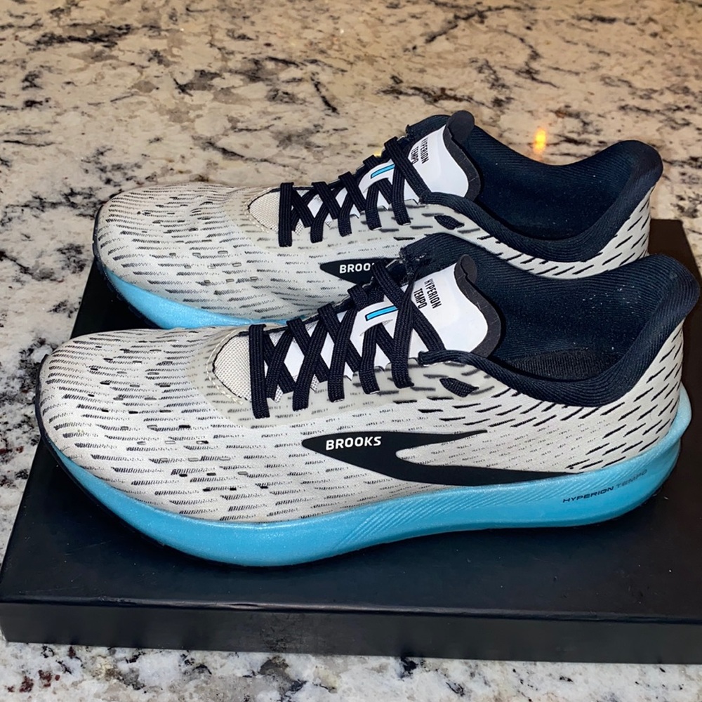 Brooks Hyperion Tempo 1 Size 9 (B)